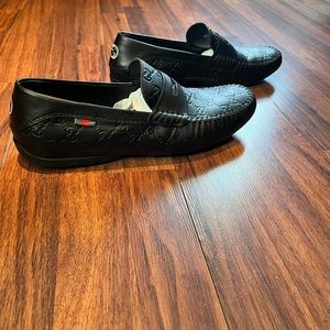 Black gucci loafers